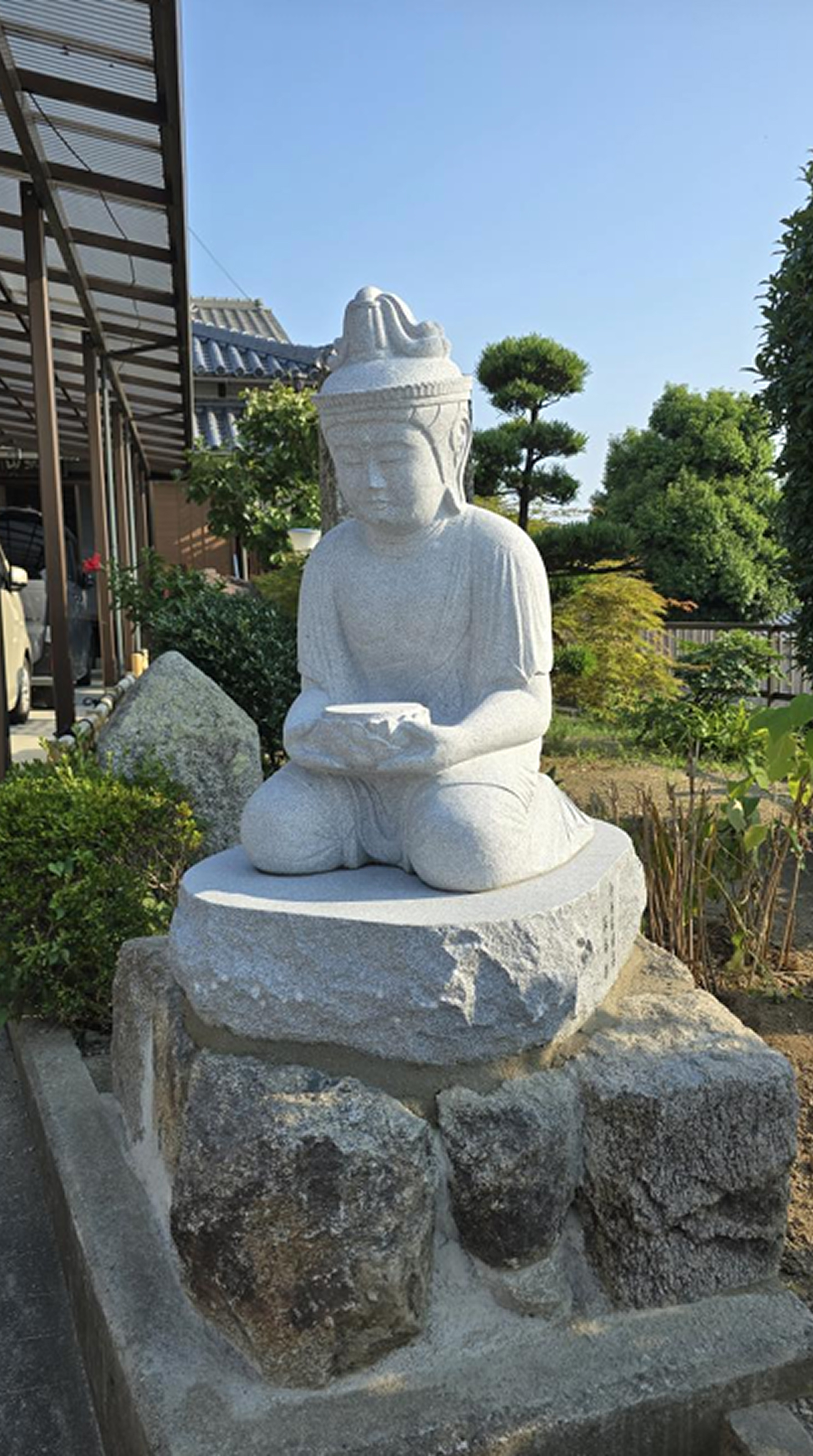 観世音菩薩坐像